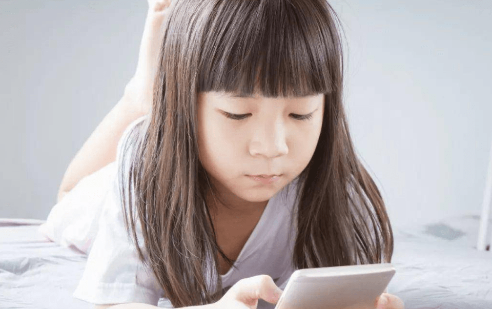华为手机如何破解激活码
:孩子沉迷手机，家长如何破解？