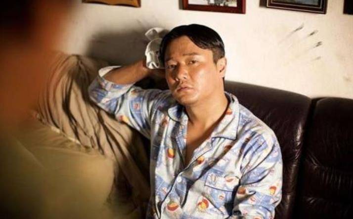 小苹果国外现场版筷子兄弟:他从歌手转型到演员，如今获得115亿票房，网友：直接碾压黄渤