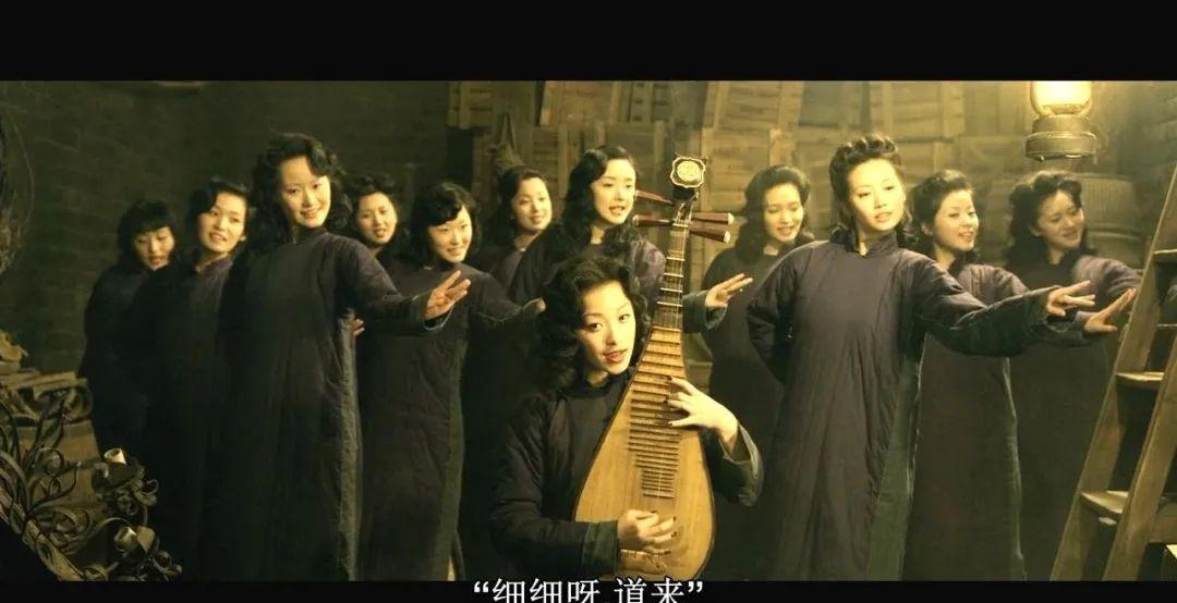 我想看小苹果的英文版:张艺谋的《满江红》看得我想一头撞死