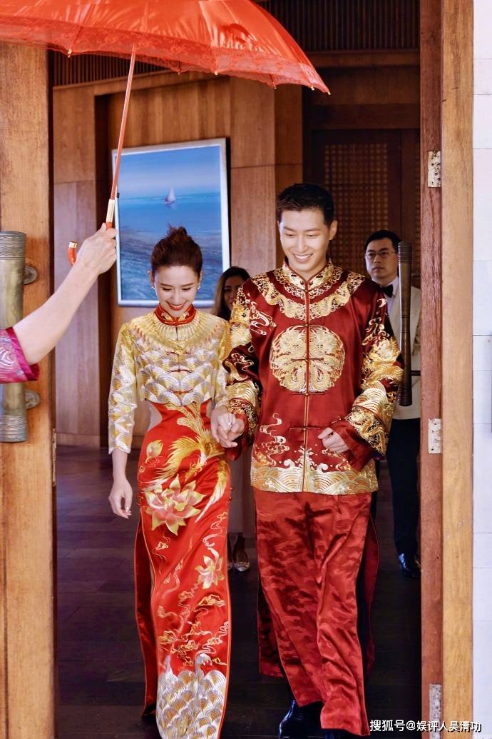 坏蛋必须死苹果版:何超莲和窦骁的婚礼星光暗淡，邓紫棋、李晨、袁弘等明星送祝福