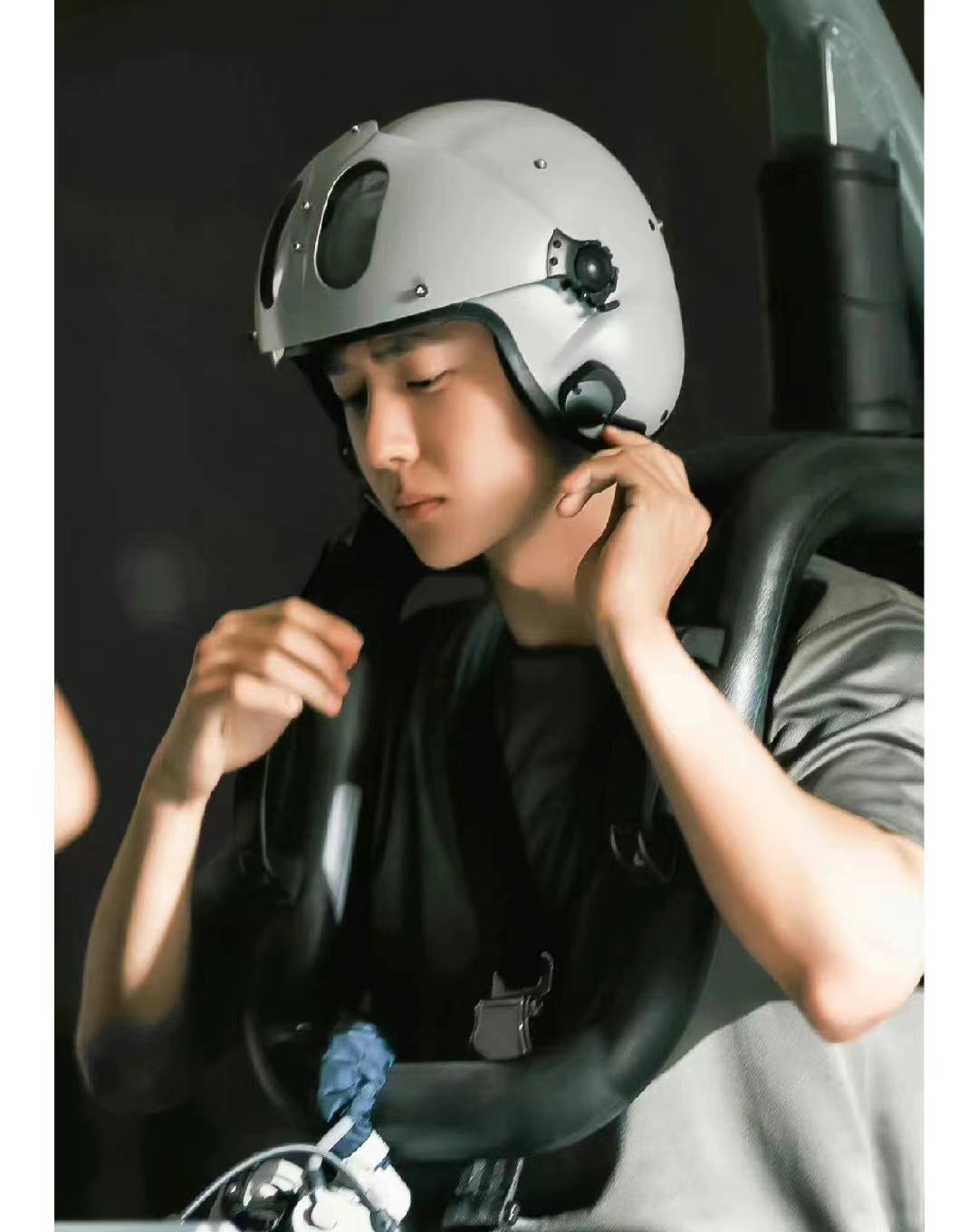 搏击长空苹果版下载:王一博《长空之王》发布最新预告，被空军在线置顶？