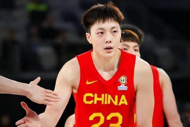 pptv体育直播苹果版:回应胡明轩交易，朱芳雨将签NBA外援，赵睿签3年顶薪，徐杰分手