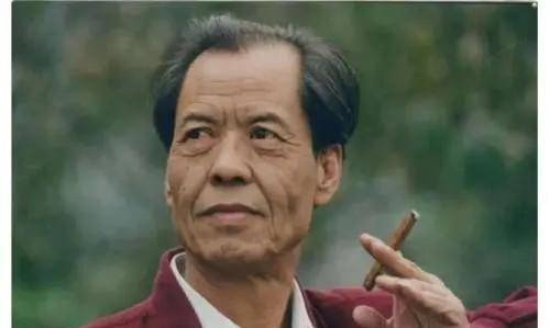 苹果全集没删减版:主编问《白鹿原》要稿费还是版税？陈忠实回了句憨话，狂赚455万