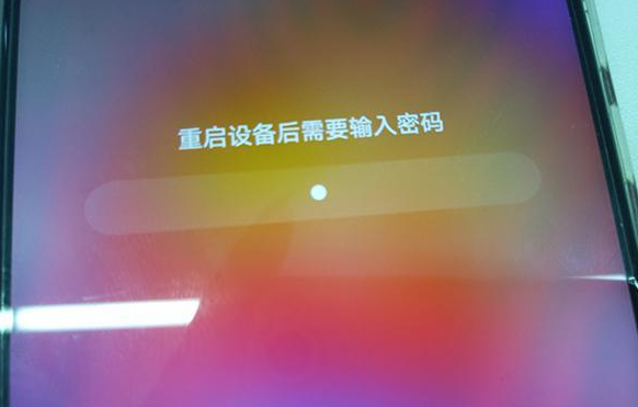 手机解锁出现新闻界面小米手机解锁后卡在开机界面