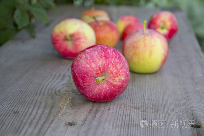 苹果版的桌子苹果店桌子多少钱一台