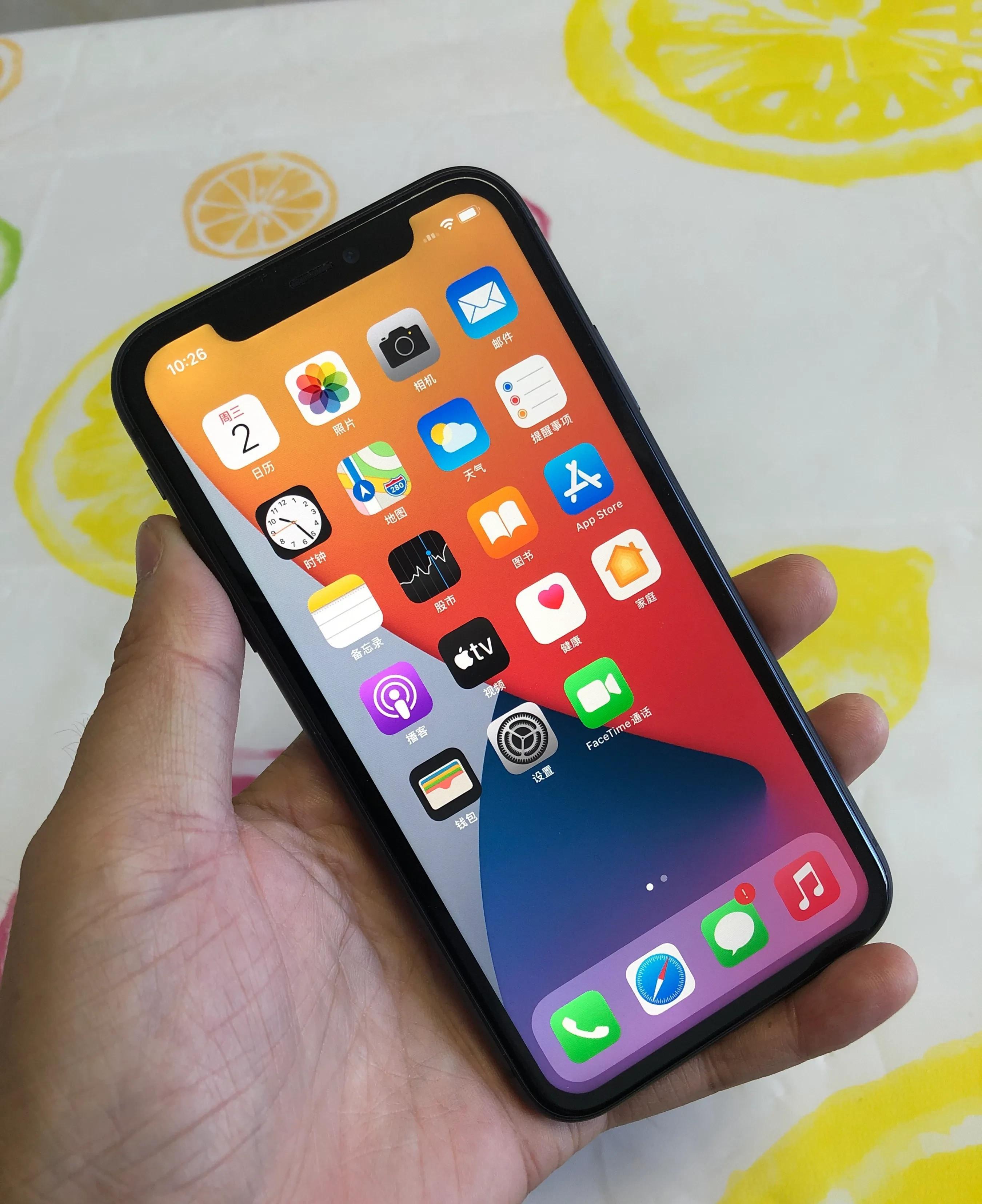 苹果普通版屏幕太小(iphone手机屏幕变小)-第2张图片-有道翻译官网